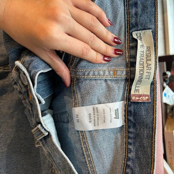 Classic Vintage Levi’s Jeans - Picture 5 of 6